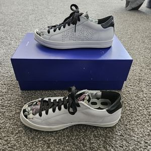 P448 John white and floral 8 / 38